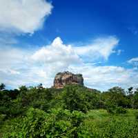 【スリランカ🇱🇰/シーギリヤ】岩壁上の王宮都市✨