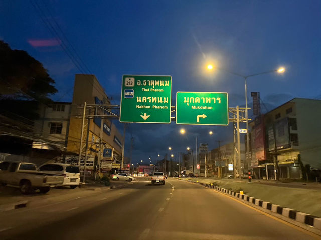 จุดชมพระอาทิตย์ขึ้น สะพานมิตรภาพไทย-ลาว มุกดาหาร