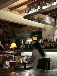 Vinyl & Wine คาเฟ่/บาร์ลับใจกลางเมืองเชียงราย