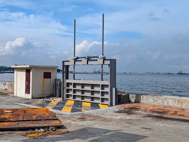 Manila Baywalk Dolomite Beach