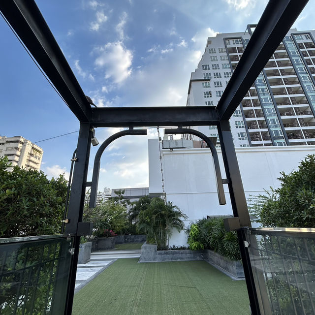 🍾 Rainforest Rooftop Bar 🌤️🍸