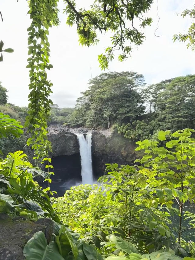 Rainbow Falls: Hawaii’s Colorful Cascade of Beauty
