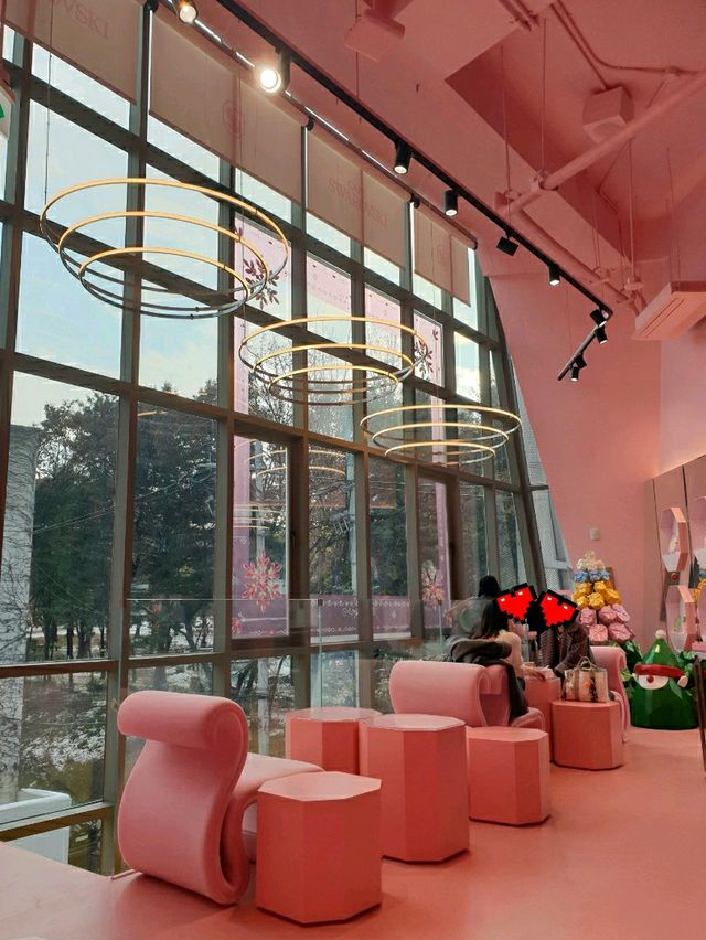 핑크빛 로망 충전 🎀 카페 스와로브스키