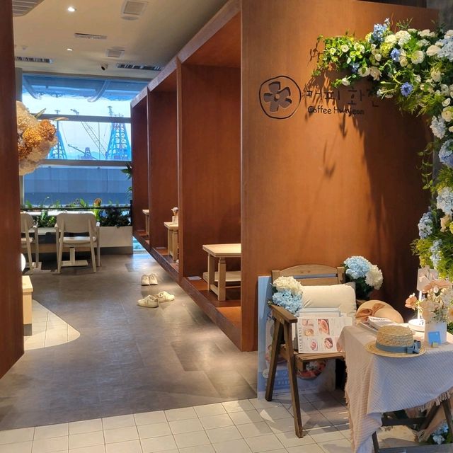 在圓方好有feel 嘅韓式cafe 過聖誕❄️🎄甜品和冬日特飲都好有節日氣氛💖 在圓方好有feel 嘅韓式cafe 過聖誕❄️🎄甜品和冬日特飲都好有節日氣氛💖