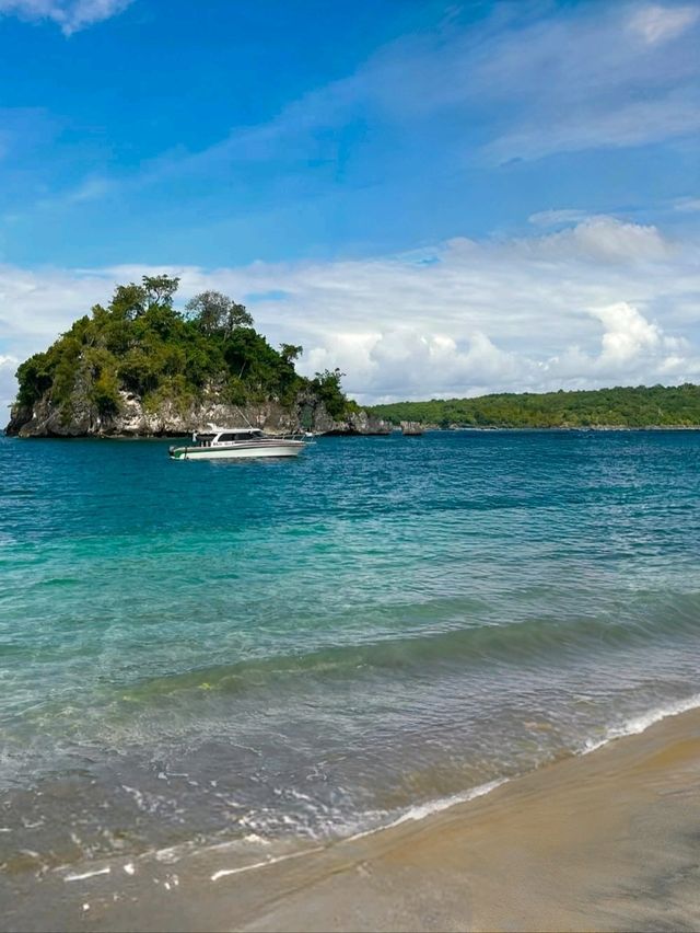 Tropical Bliss Awaits at Nusa Penida’s Crystal Bay