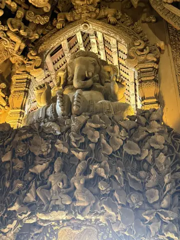 芭達雅｜世界最大最壯觀木雕建築 芭達雅最美的真理寺