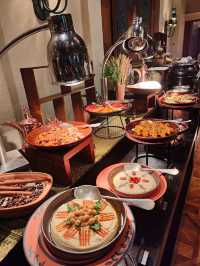 นบุฟเฟ่มื้อค่ำที่ห้องอาหาร The Dining Room