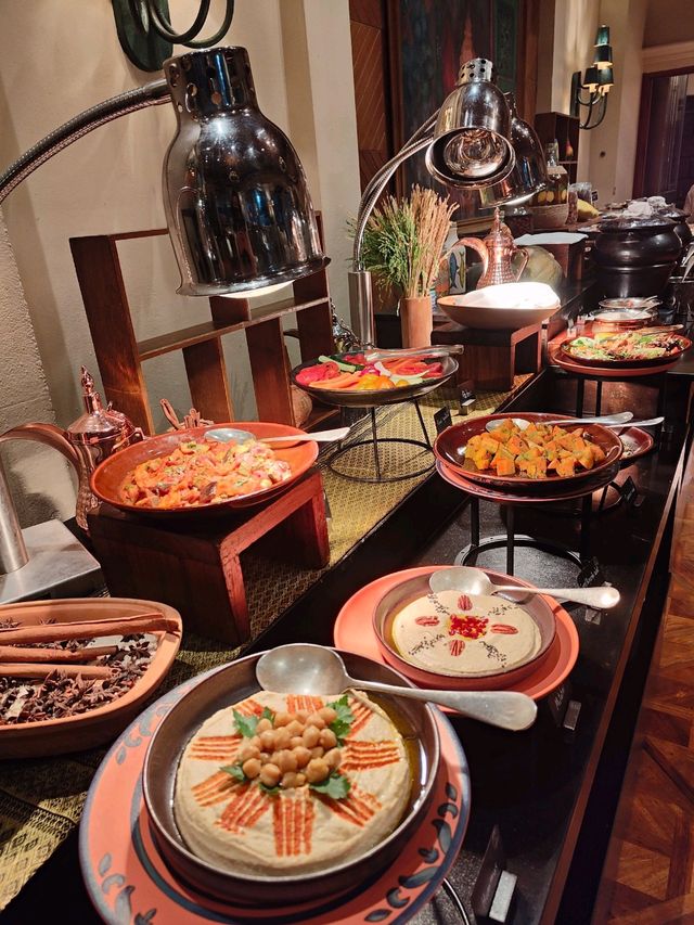 นบุฟเฟ่มื้อค่ำที่ห้องอาหาร The Dining Room