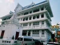 泰國曼谷著名寺廟景點：阿農卡蘭寺Anongkharam Worawihan Temple。阁楼式的寺庙，適合拍照打卡觀光旅遊！