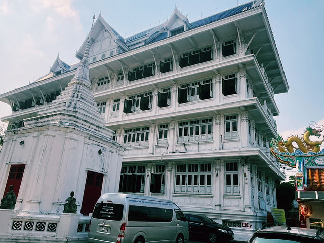 泰國曼谷著名寺廟景點：阿農卡蘭寺Anongkharam Worawihan Temple。阁楼式的寺庙，適合拍照打卡觀光旅遊！