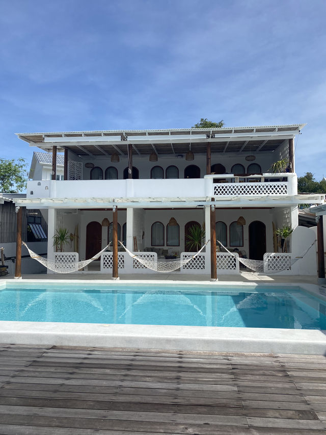 Yaya Malee Resort ที่พักแสมสาร สไตล์มินิมอล อบอุ่น
