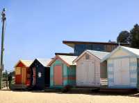 色彩斑斕的夢幻之地：Brighton Bathing Boxes 🌈🏖️