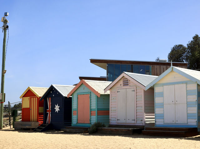 色彩斑斕的夢幻之地：Brighton Bathing Boxes 🌈🏖️