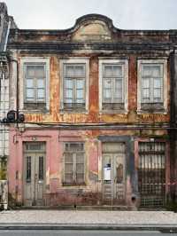 Is Aveiro worth a stop in between Porto and Lisbon?