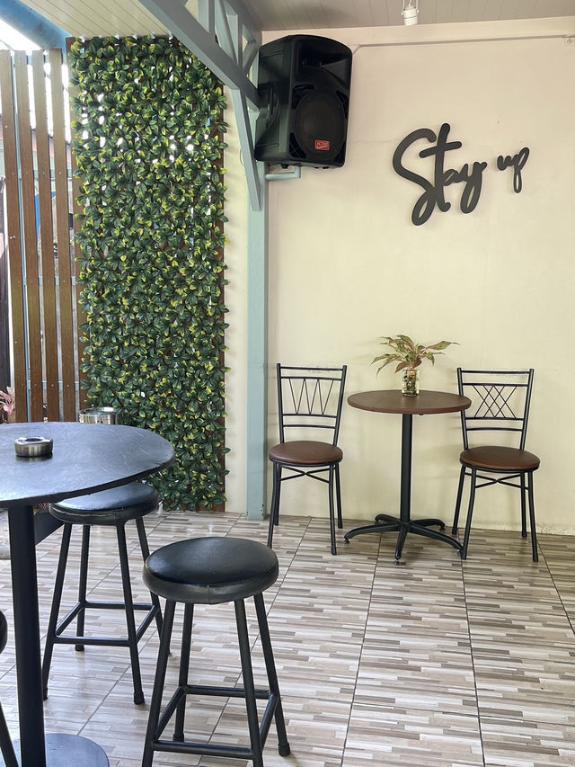 Stay Up Koh Samed – ร้านคาเฟ่บาร์สุดชิลง