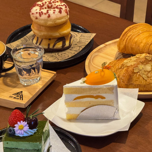 คาเฟ่สุดชิล ใจกลางตลาดบ้านโป่ง #ราชบุรี 🥐☕️🍂