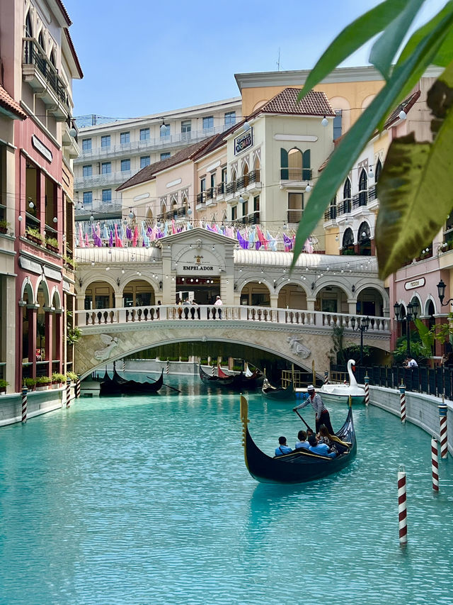 Exploring Venice Grand Canal Mall in Manila