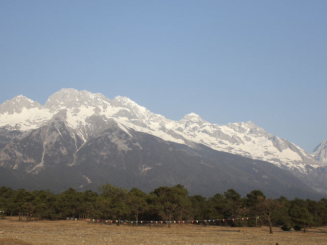 Chasing Golden Dawn: A Frozen Morning at Gan Haizi Before Jade Dragon Snow Mountain