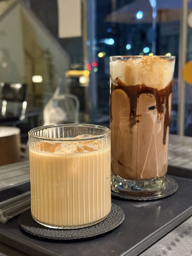 힙당동에 있는 한적한 감성카페🥰
