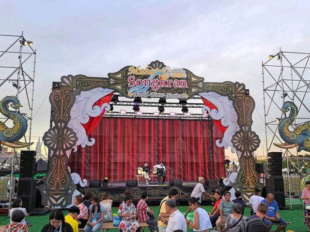 MAHA SONGKRAN Festival สุขสงกรานต์ที่ท้องสนามหลวง
