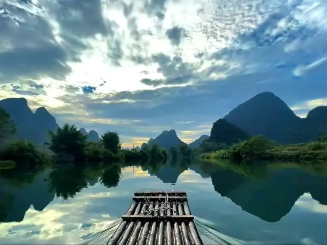 แม่น้ำหยู่หลง: สัมผัสความงดงามของธรรมชาติ