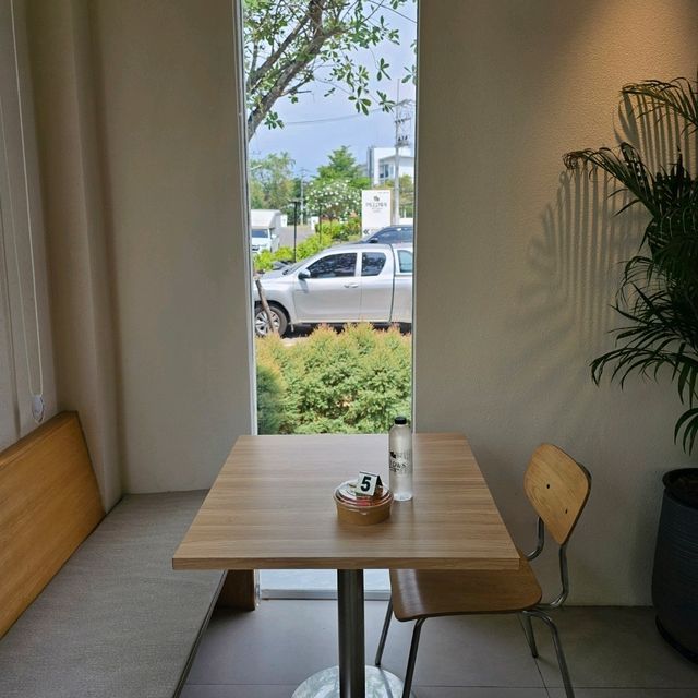 ✳️LIVIN CAFE | คาเฟ่มินิมอลโทนสีอบอุ่น✴️