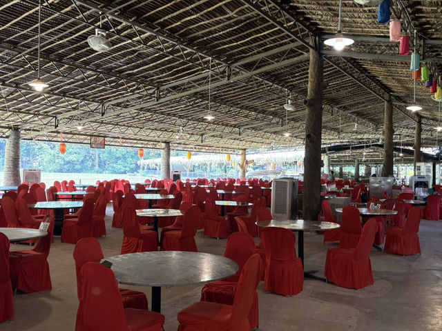 Veg Fish Farm Thai Restaurant, Lakeside Dining Experience in Hulu Langat