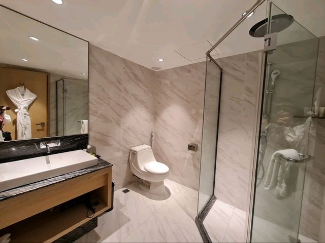 "Luxury with a Local Touch – A Perfect Stay at Le Méridien Kota Kinabalu!"