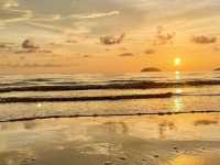 🌴✨ Tanjung Aru Beach: Kota Kinabalu’s Sunset Paradise ✨🌅