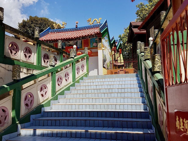 Kun Yam (Goddess of Mercy) Temple, Sandakan: Where Incense Meets Ocean Breezes