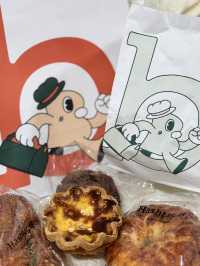 今次就試咗呢個紫米燕麥千層撻，撻皮輕盈酥脆，內裡紫米與燕麥混合，帶有淡淡甜味，令人感受到健康與美味完美結合👍🏻紫米香與燕麥口感交織一起，令整個撻口感更加豐富🥧