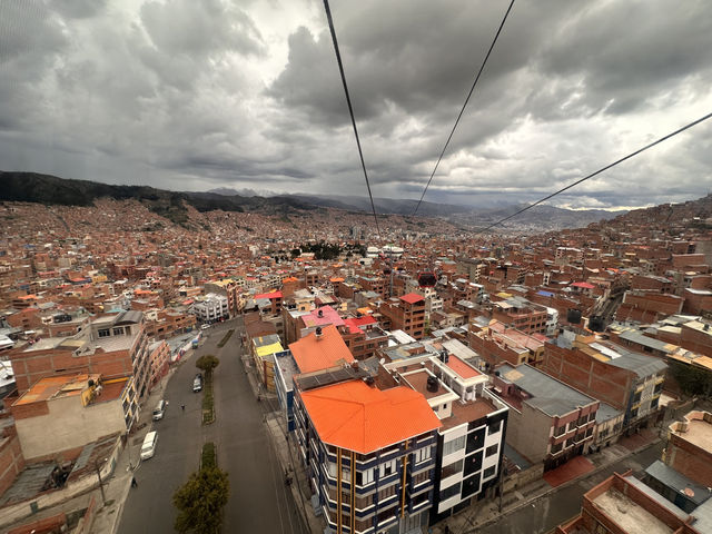 【ラパスの夜景×Mi Teleférico】空を走る都市交通で、絶景の真上を旅する。