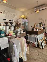 Flowers in the Window cafe | ลาดพร้าว