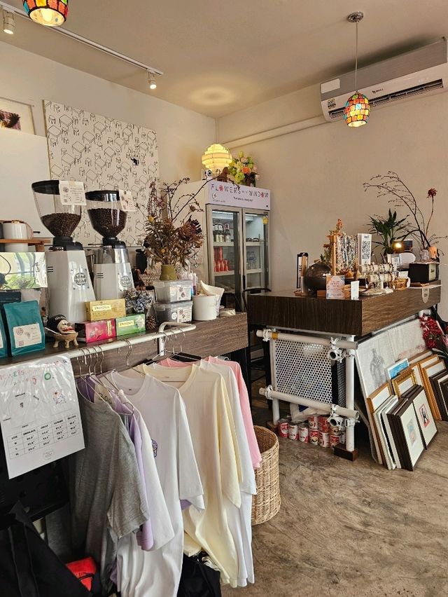 Flowers in the Window cafe | ลาดพร้าว