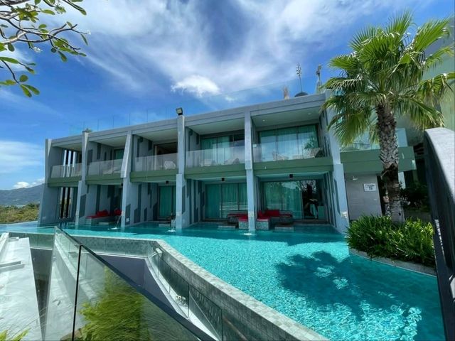 Crest Resort & Pool Villas ภูเก็ต