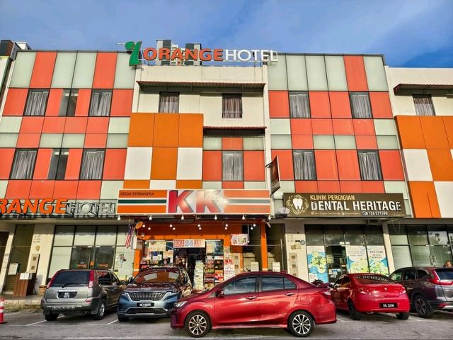 "1 Orange Hotel Sepang:The Budget Pit Stop Near KLIA"