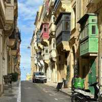 Valletta's Colorful Windows: A Photographer's Walking Tour🌈📸   