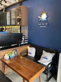 Charming lakeside cafe in Songkhla