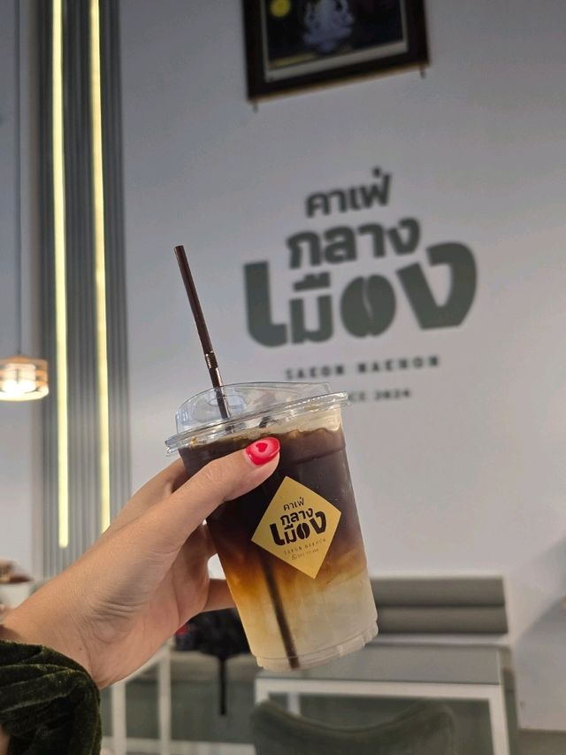 รีวิวคาเฟ่ "กลางเมือง" สกลนคร บรรยากาศดี
