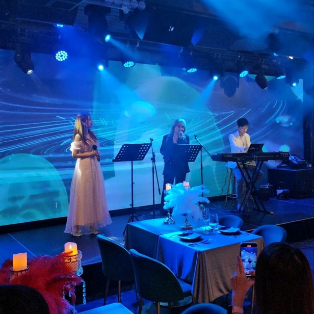 現場Live Band滿滿氛圍感！