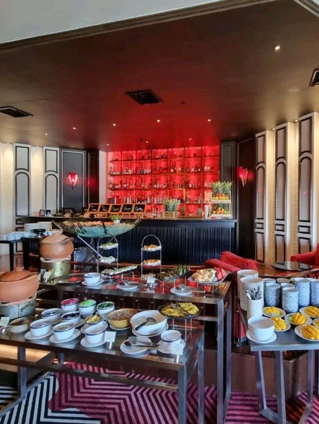 🌟 The Landmark Hotel Bangkok – A Luxurious City Escape!