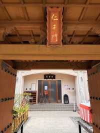 沖繩｜迷你千本鳥居與多彩達摩 城市裡一方心靈寄託-西來院