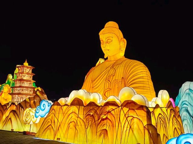 แสดงไฟแสงสีบนกำแพงเมืองโบราณต้าถง