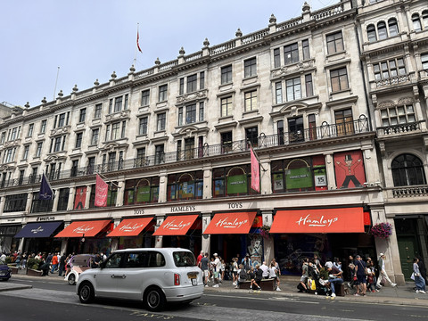 Hamleys（ハムレーズ）｜1760年創業！世界最古のおもちゃ屋でワクワク