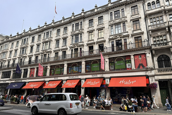 Hamleys（ハムレーズ）｜1760年創業！世界最古のおもちゃ屋でワクワク