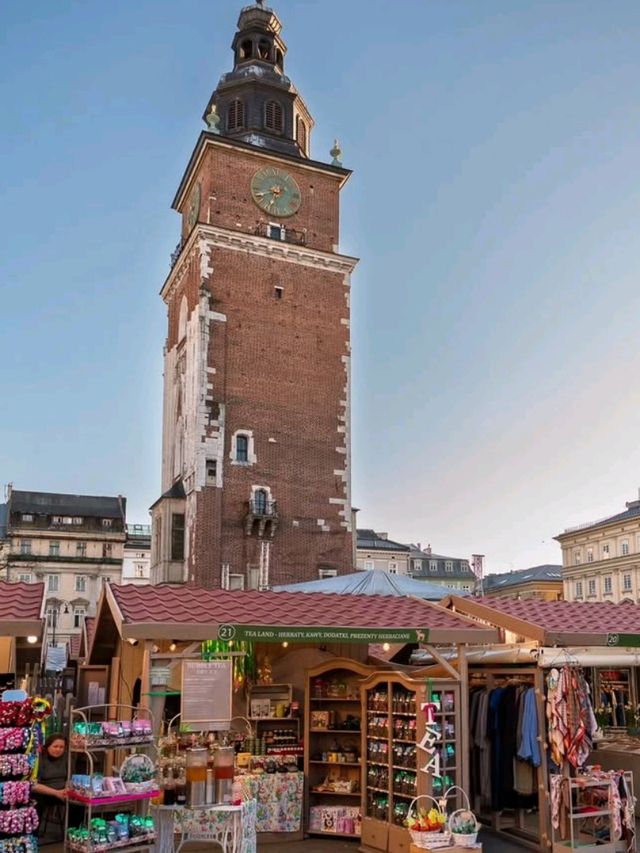 🏰🍲  Krakow on a Budget: Royal Vibes, Local Prices! 🍲🏰