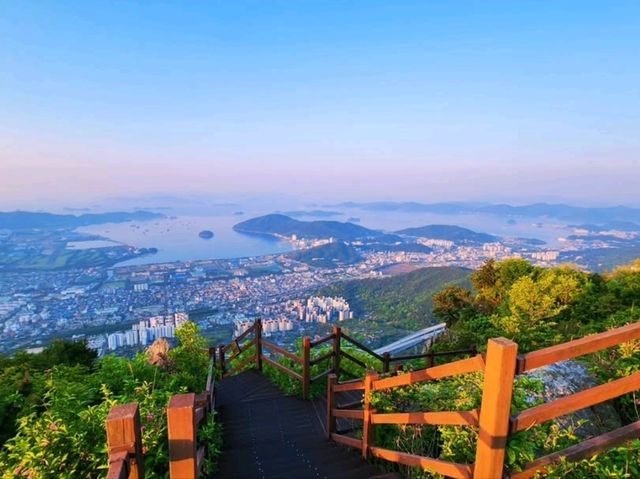 Up to Deokjubong