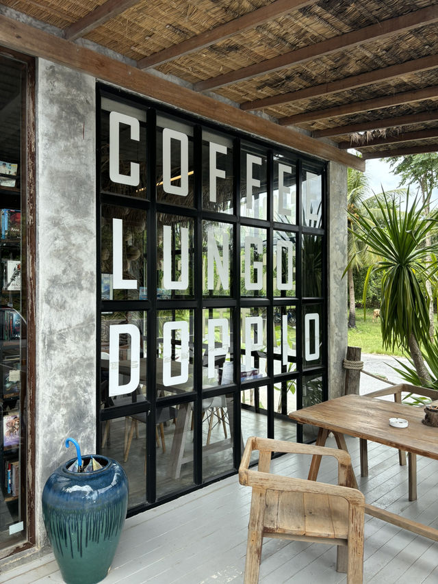 ViSH Café ขนอม (Vish Hotel and Café)