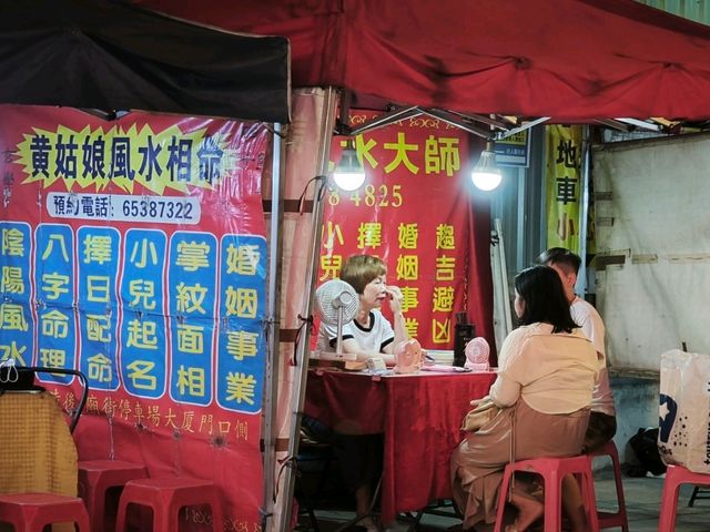 🌃✨ **香港浮世繪｜維港與廟街的魔幻對照記** 🏮🚢  