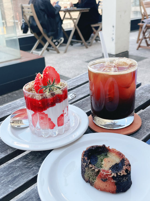 🌇 성수동 하루코스 추천 – 감성 카페와 고기 맛집까지 완벽 루트!